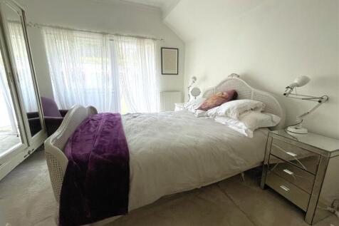 Bedroom 1.jpg