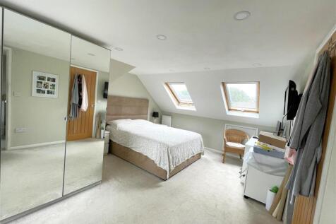 Bed 1.jpg