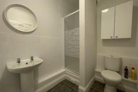 Shower room 1.jpeg