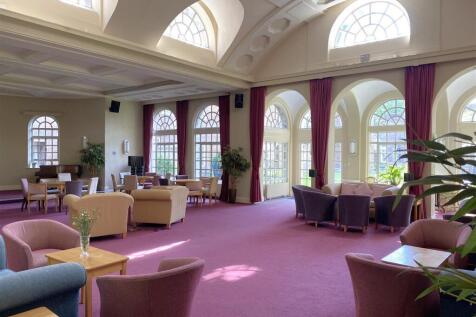 Harewood Communal Liv.jpg