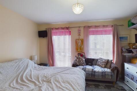 CAM02295G0-PR0156-STILL023.jpg