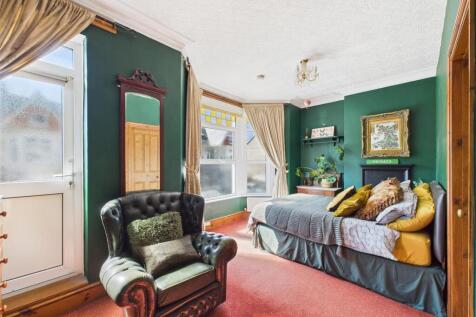 CAM02295G0-PR0207-STILL025.jpg