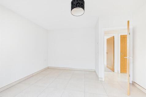 CAM02295G0-PR0305-STILL014.jpg