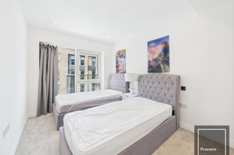 Bedroom 1 photo 2