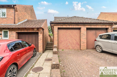 Drive/Garage