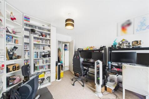 CAM01799G0-PR0142-STILL014.jpg
