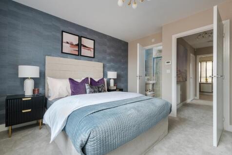Bedroom 1 has it&#39;s own private en suite