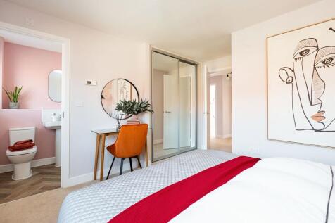En suite to bedroom 1