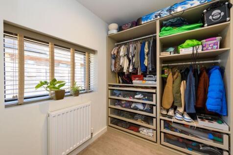 Bed 3 Dressing Room