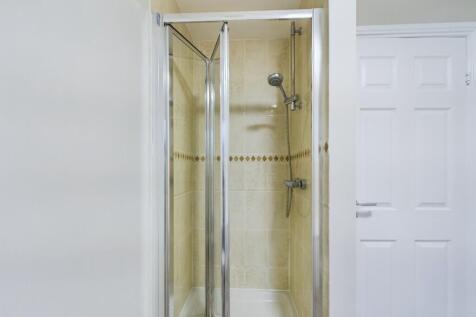 Upstairs Bathroom 