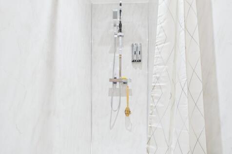 En-Suite Shower