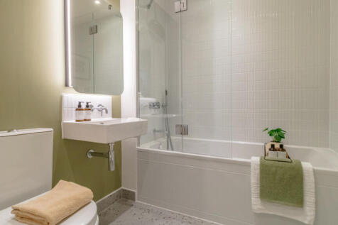 Bathroom | 2 Bedroom Show Apartment