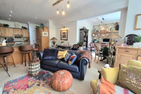 Lounge/Kitchen