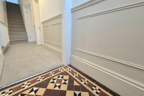 Vestibule/hallway