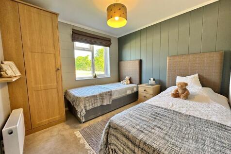 Twin Bedroom
