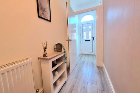 Vestibule/hallway