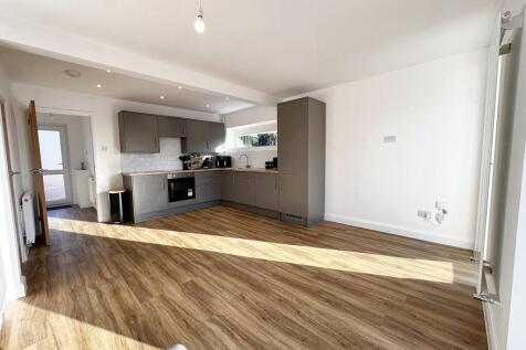 Lounge/Dining Kitchen