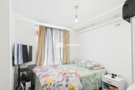 CAM05227G0-PR0004-STILL006.jpg