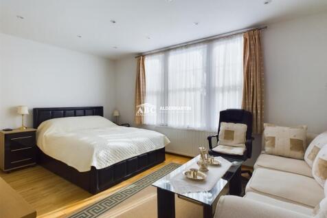 CAM03263G0-PR0059-STILL009.jpg