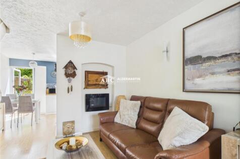 CAM03827G0-PR0040-STILL003.jpg