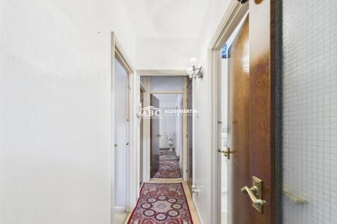 CAM03827G0-PR0041-STILL014.jpg
