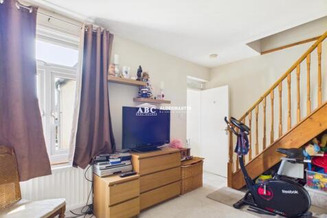CAM03827G0-PR0043-STILL013.jpg