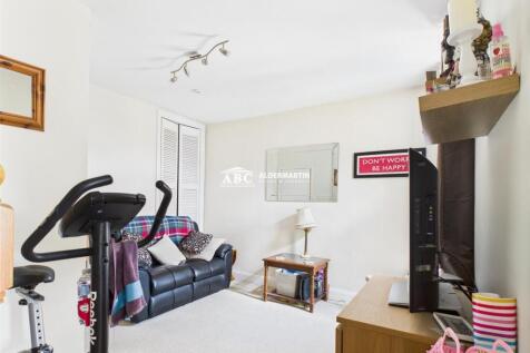 CAM03827G0-PR0043-STILL014.jpg