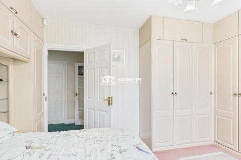 CAM03827G0-PR0046-STILL017.jpg
