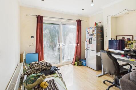 CAM03215G0-PR0077-STILL002.jpg