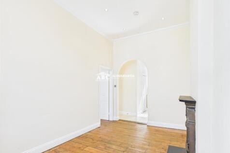 CAM03827G0-PR0048-STILL004.jpg
