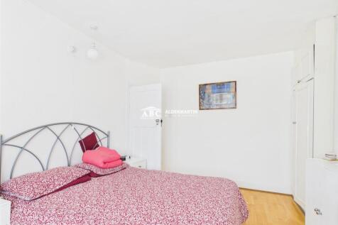 CAM03827G0-PR0049-STILL015.jpg