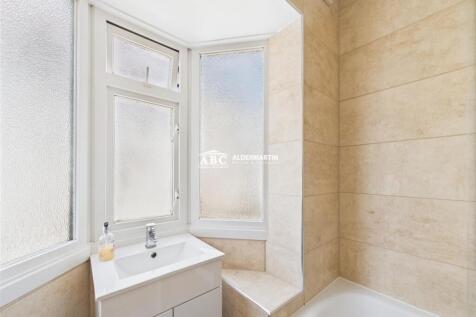 CAM03827G0-PR0049-STILL018.jpg