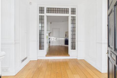 CAM03827G0-PR0075-STILL002.jpg