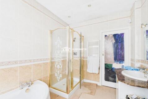 CAM03827G0-PR0081-STILL005.jpg