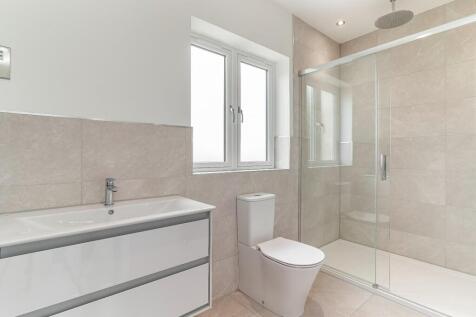 Bedroom 1 Ensuite.jpg