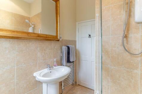 Bathroom - B.jpg