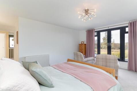 Master Bedroom - C.jpg