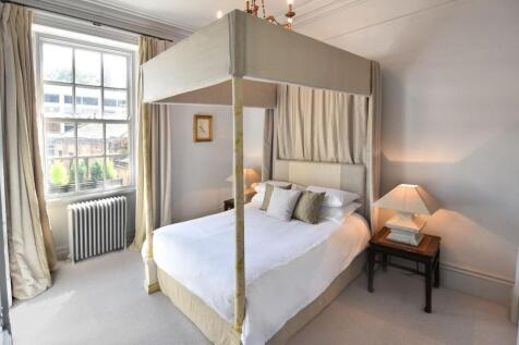 RPA 004 Royale - Bedroom.JPG