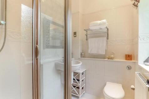 Master Bedroom Ensuite.jpg