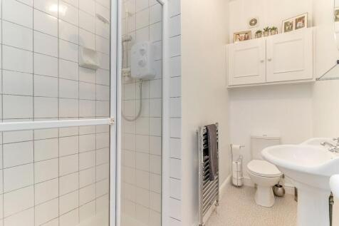 Bedroom 1 Ensuite.jpg