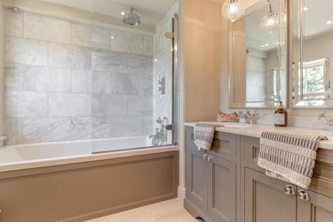 Master Bedroom Ensuite - A.jpg