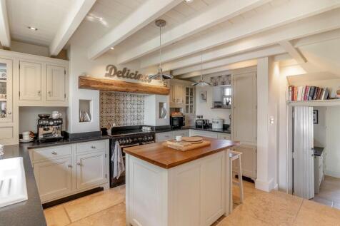 Kitchen - F.jpg
