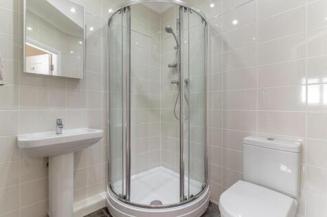 Bedroom 1 Ensuite.jpg