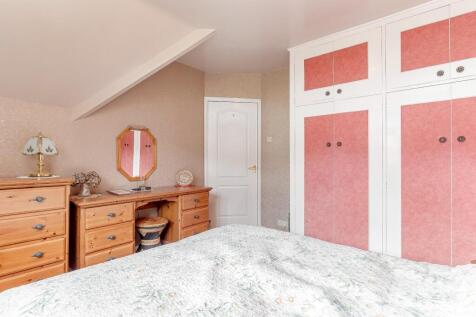 Master Bedroom - B.jpg