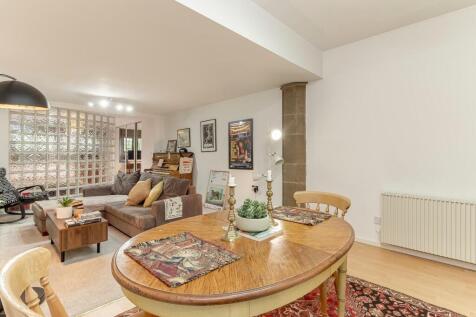 Living Room - A.jpg