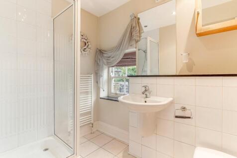 Bedroom 1 Ensuite.jpg