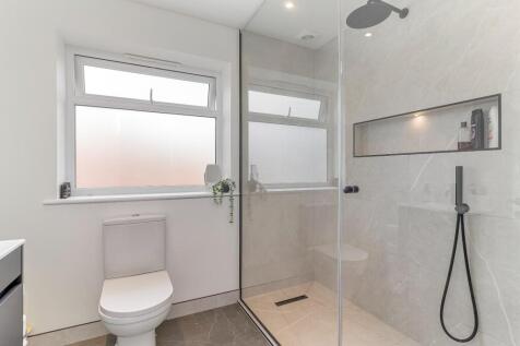 Shower Room.jpg