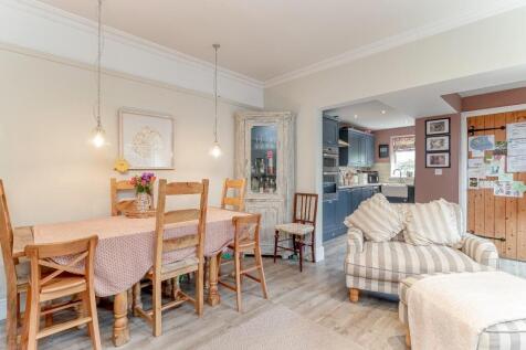 Dining Room - B.jpg