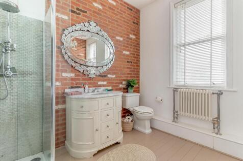 Bathroom 1 - A.jpg