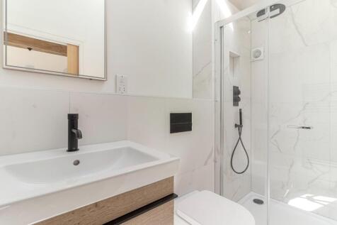 Bedroom 2 Ensuite.jpg